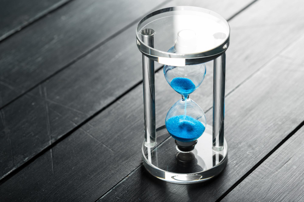 /upl/time-is-passing-blue-hourglass-close-up.jpg